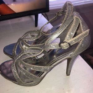 Fioni Silver Heels